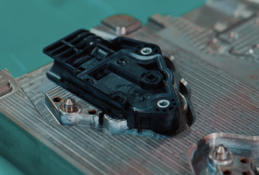 LSR Over molding connector with limiter_Fox Mold