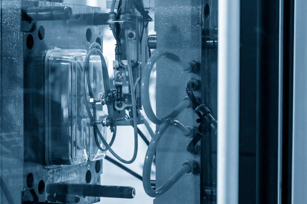  The automatic operation of a plastic injection machine with a robotic system