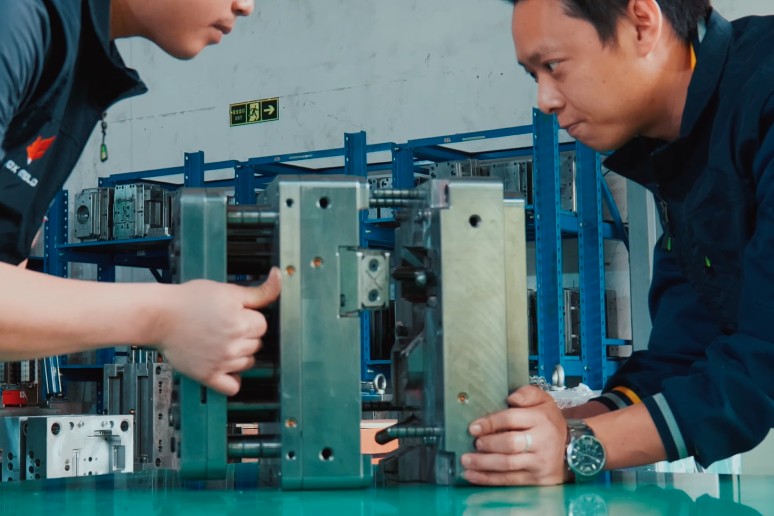 injection mold installation