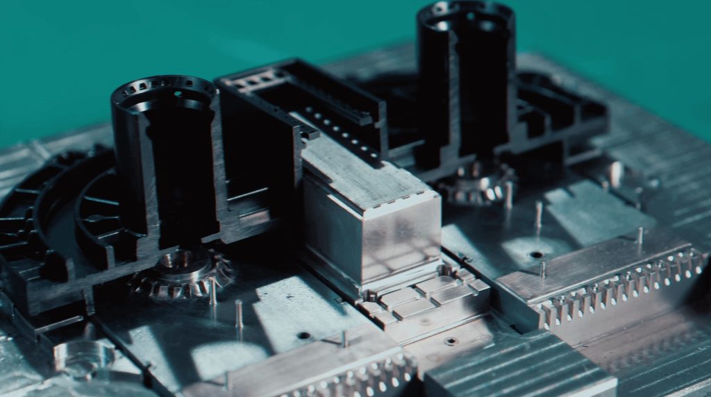 Bulk head connector for busbar tray_Fox Mold